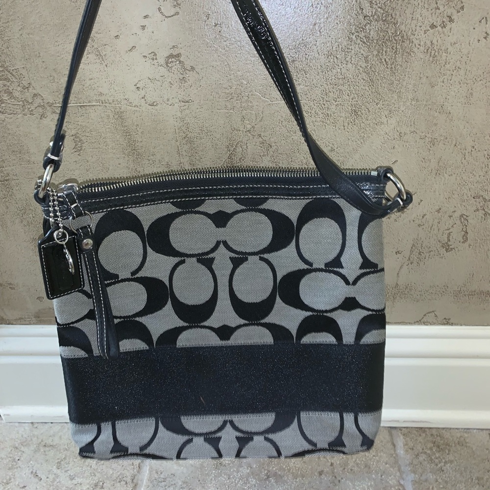 Kitt Messenger Crossbody In Signature Jacquard